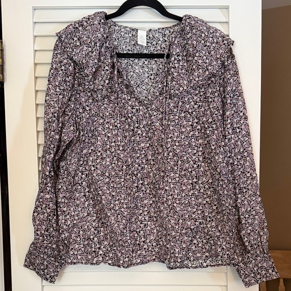 H&M Tops - H&M Floral Blouse Small EUC